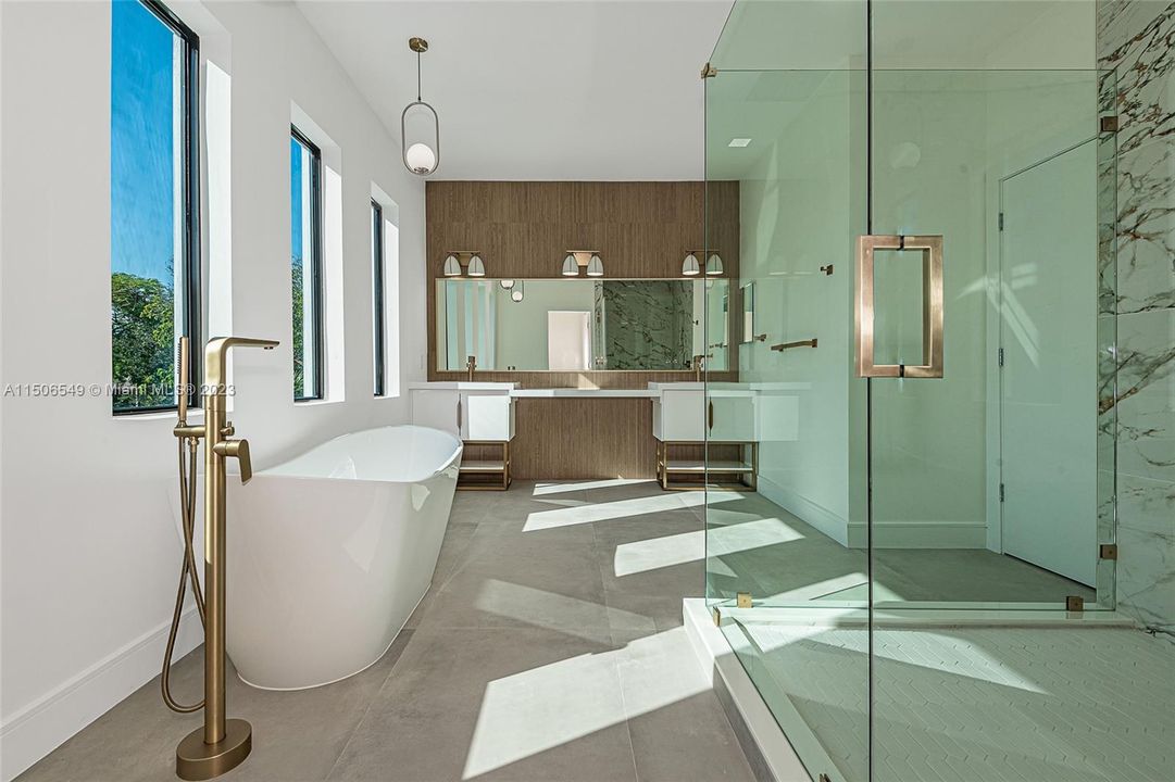 Recently Sold: $2,299,900 (4 beds, 3 baths, 3220 Square Feet)