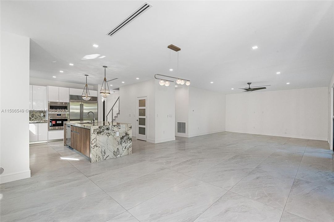 Recently Sold: $2,299,900 (4 beds, 3 baths, 3220 Square Feet)