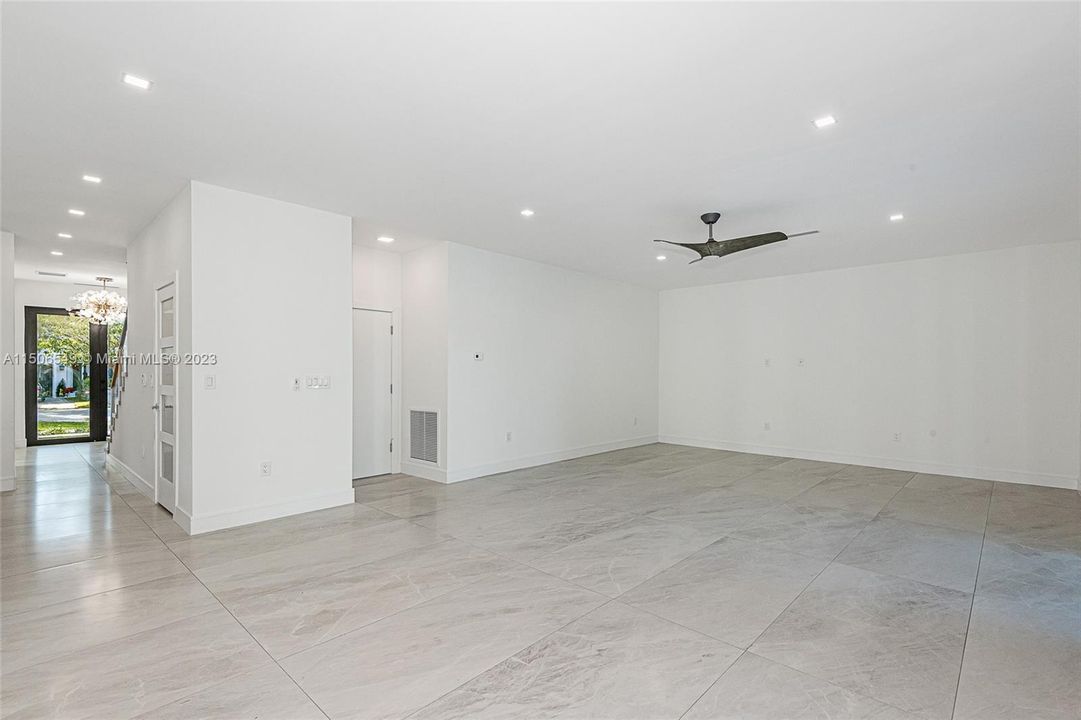 Recently Sold: $2,299,900 (4 beds, 3 baths, 3220 Square Feet)