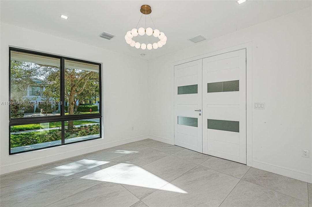 Recently Sold: $2,299,900 (4 beds, 3 baths, 3220 Square Feet)