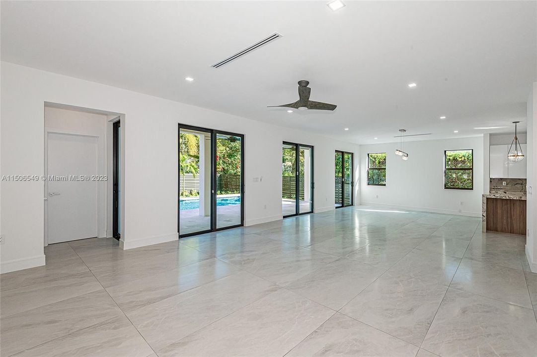 Recently Sold: $2,299,900 (4 beds, 3 baths, 3220 Square Feet)