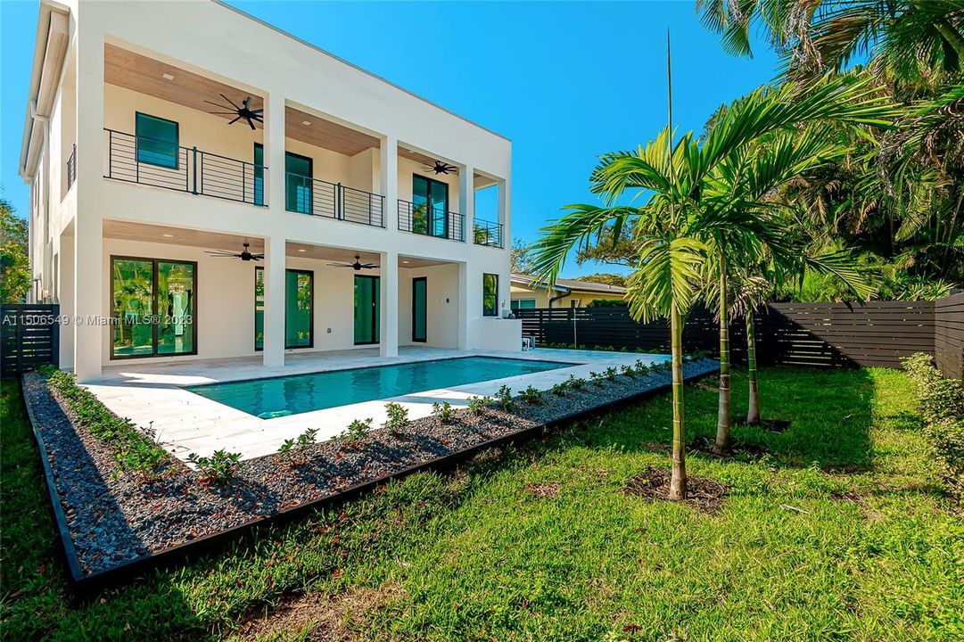 Recently Sold: $2,299,900 (4 beds, 3 baths, 3220 Square Feet)