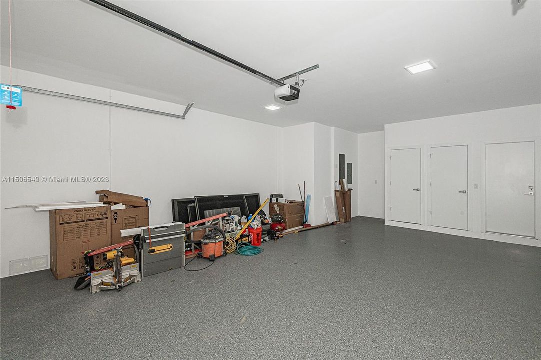 Recently Sold: $2,299,900 (4 beds, 3 baths, 3220 Square Feet)