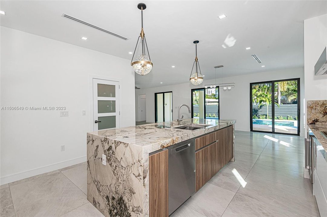 Recently Sold: $2,299,900 (4 beds, 3 baths, 3220 Square Feet)