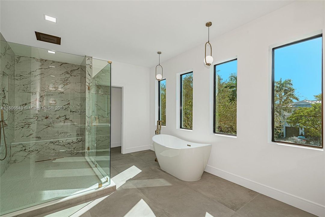 Recently Sold: $2,299,900 (4 beds, 3 baths, 3220 Square Feet)