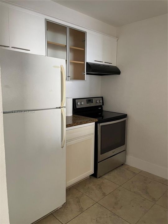 For Sale: $415,000 (2 beds, 2 baths, 872 Square Feet)