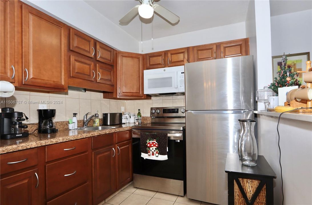 For Sale: $107,900 (1 beds, 1 baths, 625 Square Feet)