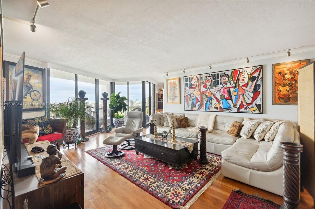 最近售出: $475,000 (2 贝兹, 2 浴室, 1535 平方英尺)