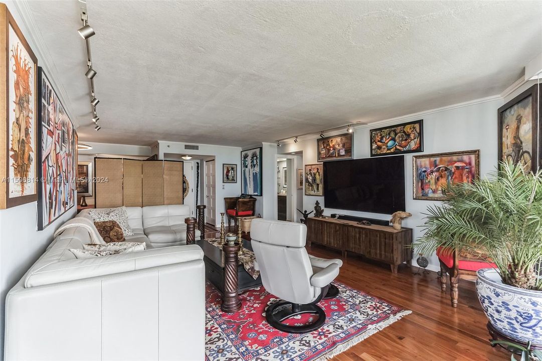 最近售出: $475,000 (2 贝兹, 2 浴室, 1535 平方英尺)