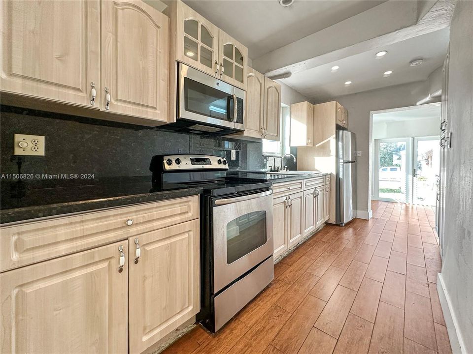 Recently Sold: $590,000 (3 beds, 2 baths, 1024 Square Feet)