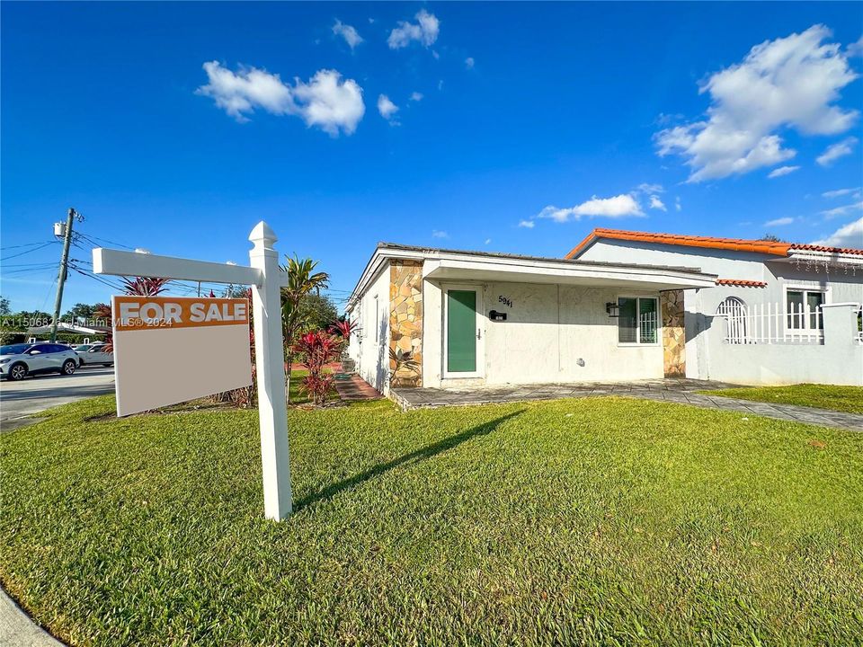 Recently Sold: $590,000 (3 beds, 2 baths, 1024 Square Feet)