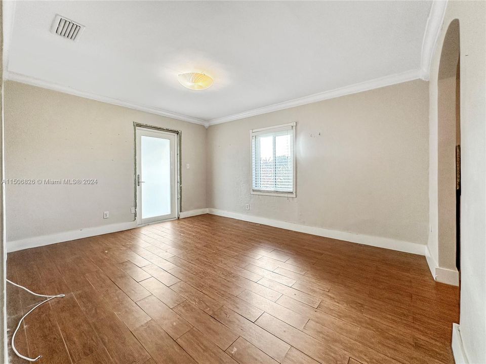 Recently Sold: $590,000 (3 beds, 2 baths, 1024 Square Feet)