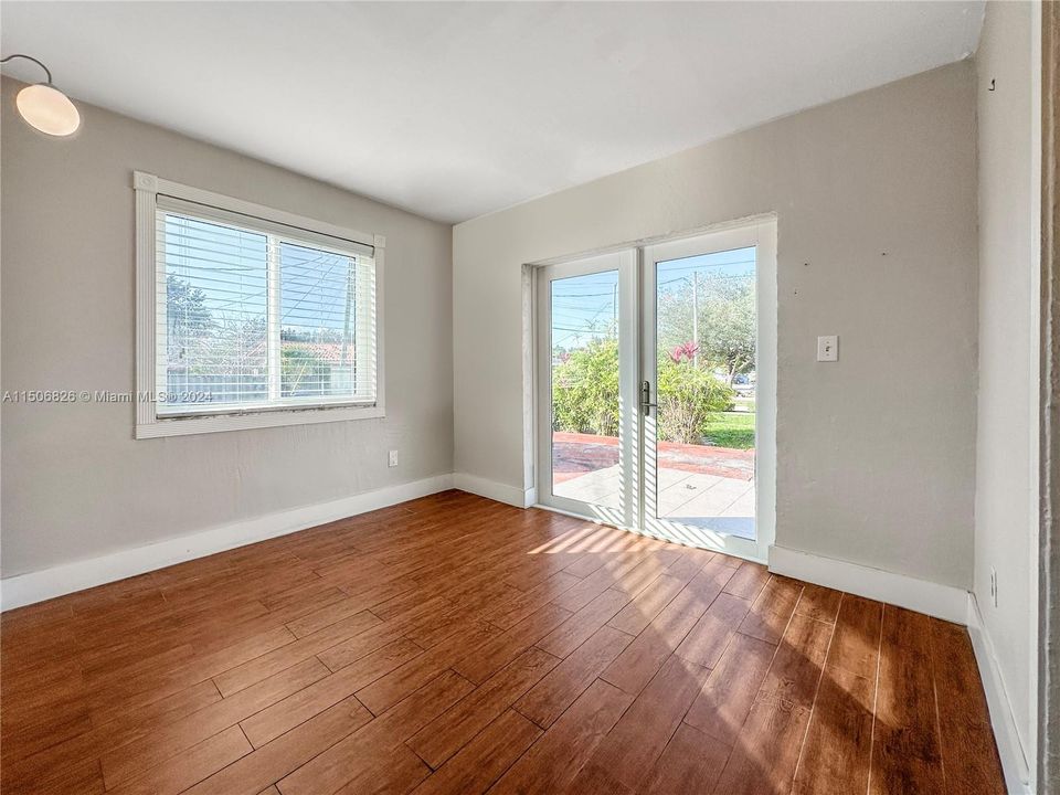 Recently Sold: $590,000 (3 beds, 2 baths, 1024 Square Feet)