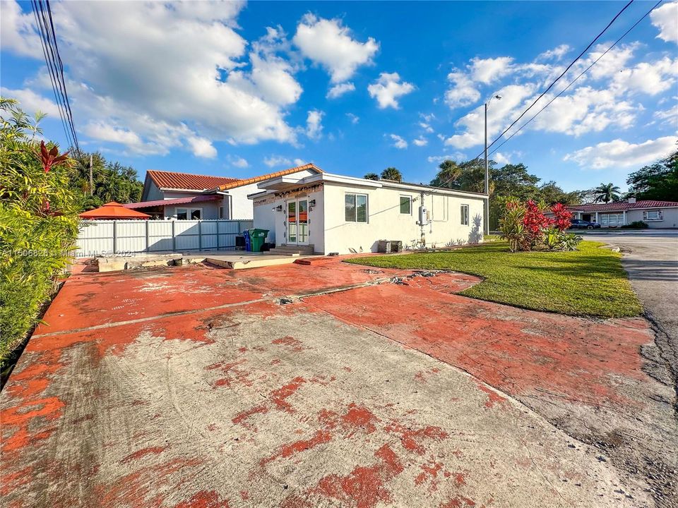 Recently Sold: $590,000 (3 beds, 2 baths, 1024 Square Feet)