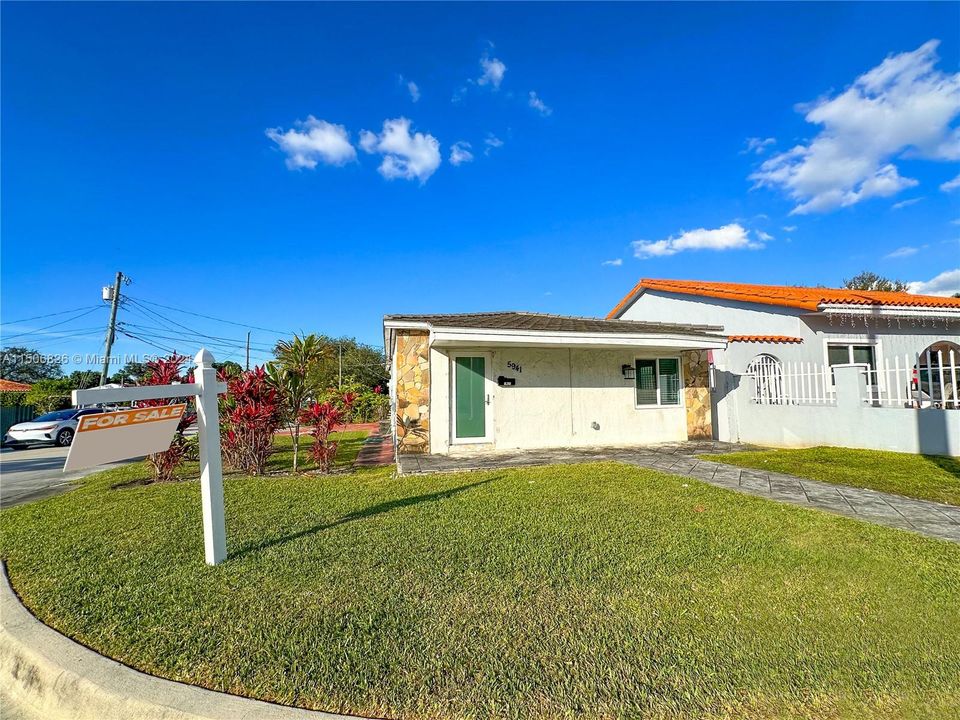 Recently Sold: $590,000 (3 beds, 2 baths, 1024 Square Feet)