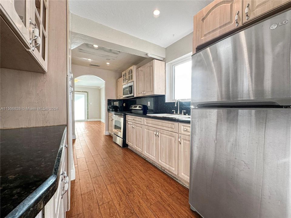 Recently Sold: $590,000 (3 beds, 2 baths, 1024 Square Feet)