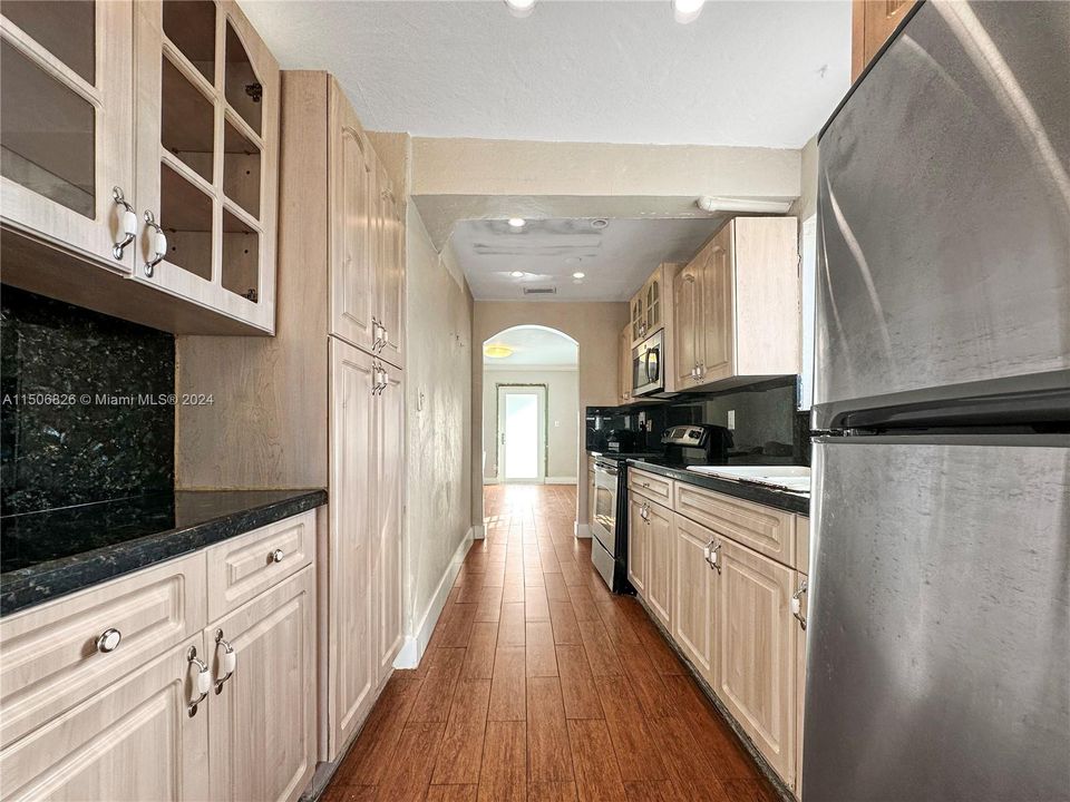 Recently Sold: $590,000 (3 beds, 2 baths, 1024 Square Feet)