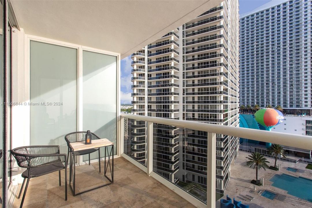For Sale: $790,000 (1 beds, 1 baths, 844 Square Feet)