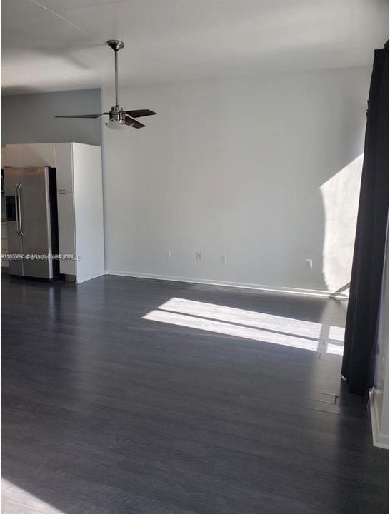 For Sale: $358,000 (1 beds, 1 baths, 665 Square Feet)