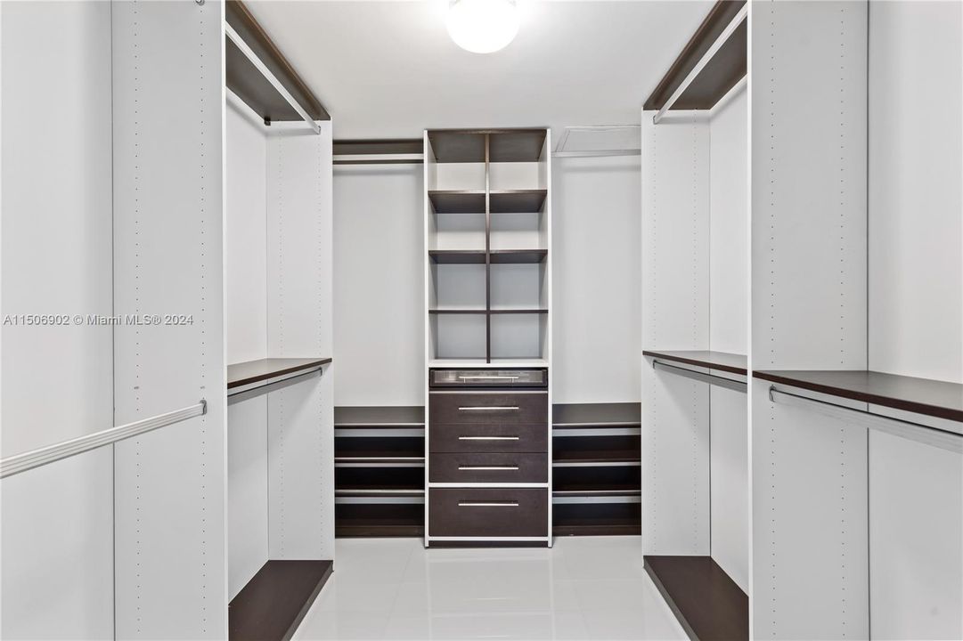 Recientemente alquilado: $6,999 (2 camas, 2 baños, 1654 Pies cuadrados)