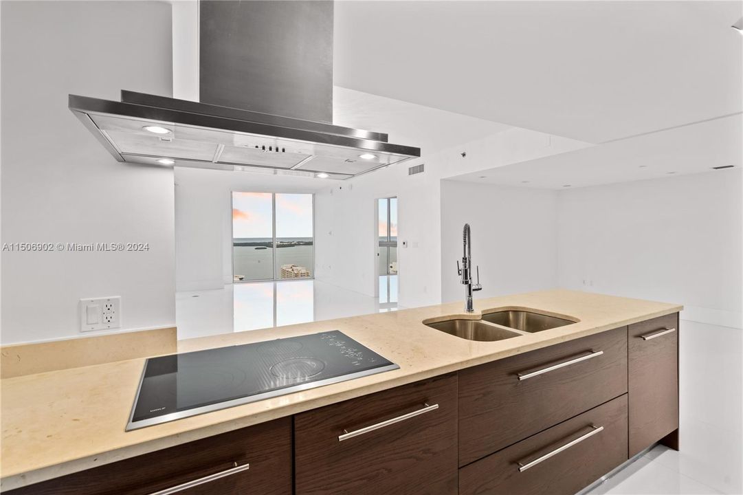 Recientemente alquilado: $6,999 (2 camas, 2 baños, 1654 Pies cuadrados)