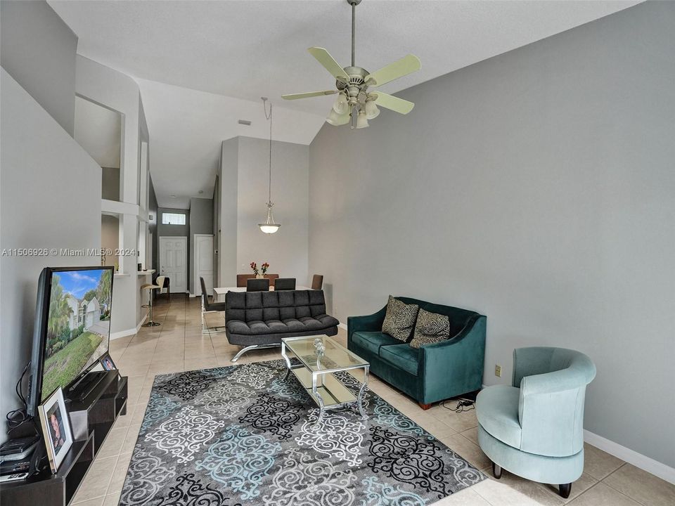 Recently Sold: $429,000 (2 beds, 2 baths, 1308 Square Feet)