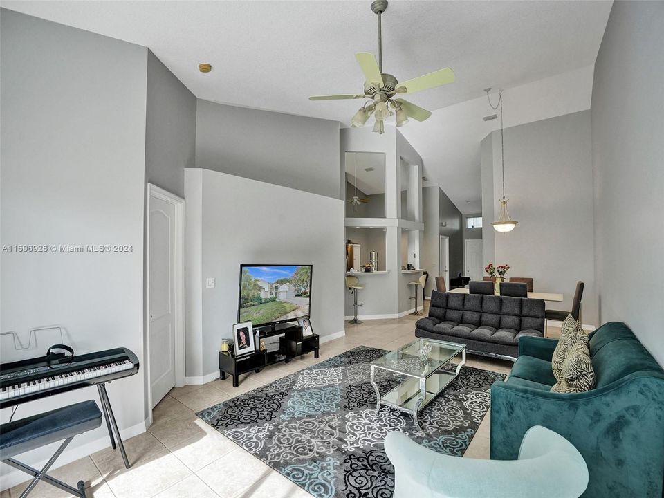 Recently Sold: $429,000 (2 beds, 2 baths, 1308 Square Feet)