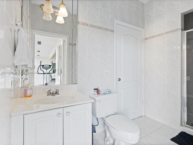 Recently Sold: $1,100,000 (4 beds, 3 baths, 2694 Square Feet)