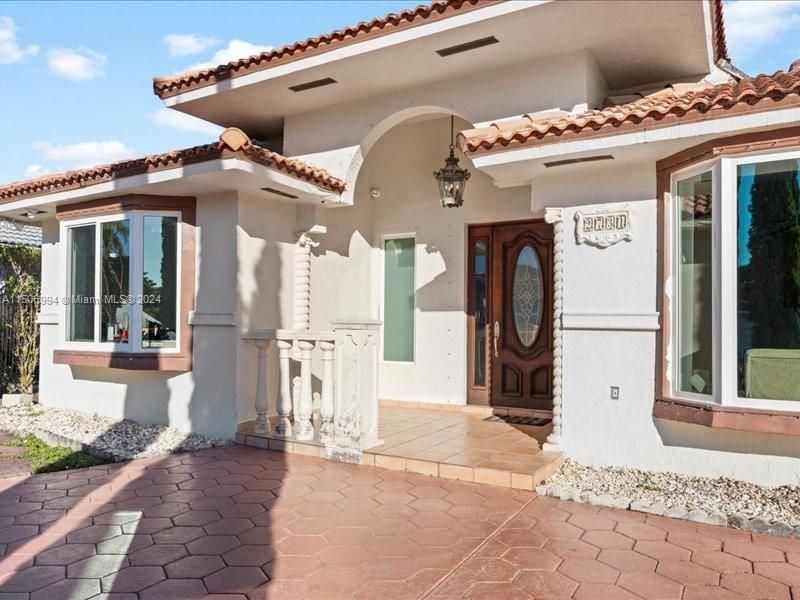 Recently Sold: $1,100,000 (4 beds, 3 baths, 2694 Square Feet)