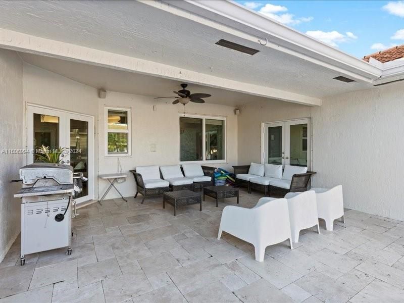 Recently Sold: $1,100,000 (4 beds, 3 baths, 2694 Square Feet)