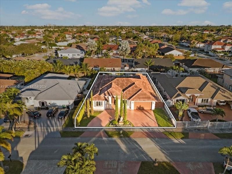 Recently Sold: $1,100,000 (4 beds, 3 baths, 2694 Square Feet)