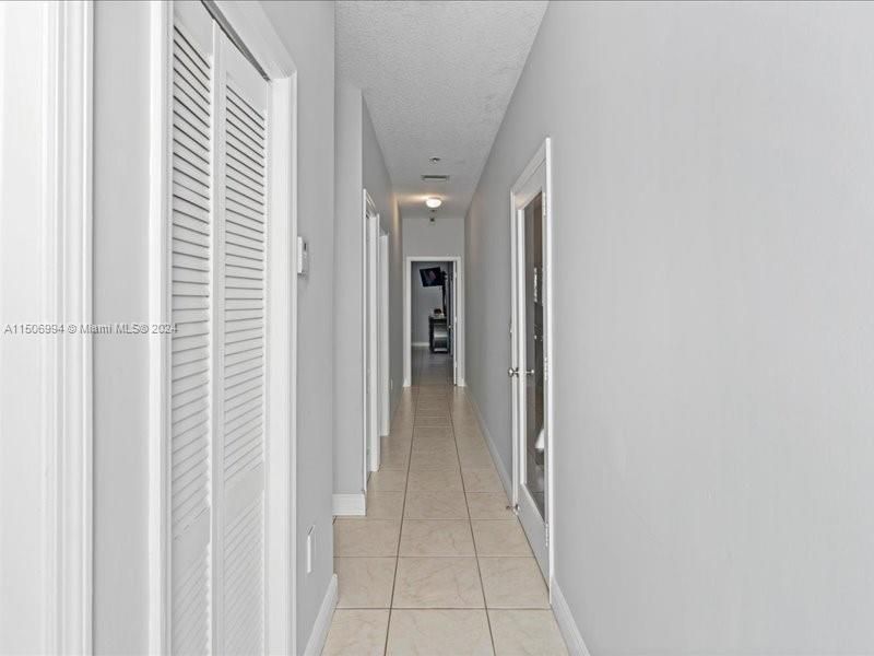 Recently Sold: $1,100,000 (4 beds, 3 baths, 2694 Square Feet)