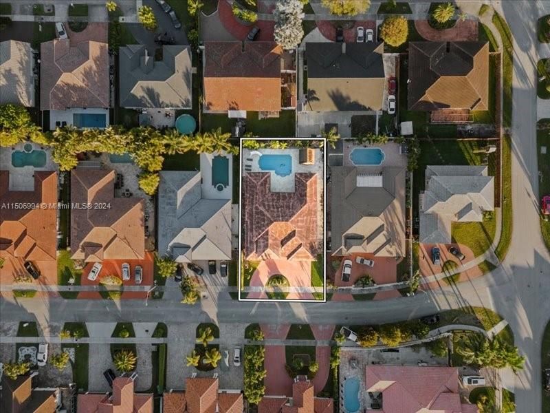 Recently Sold: $1,100,000 (4 beds, 3 baths, 2694 Square Feet)