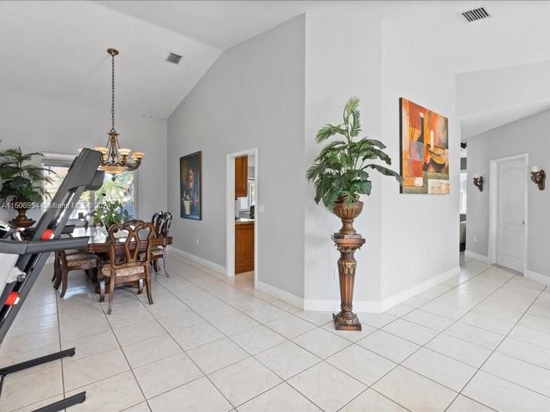 Recently Sold: $1,100,000 (4 beds, 3 baths, 2694 Square Feet)