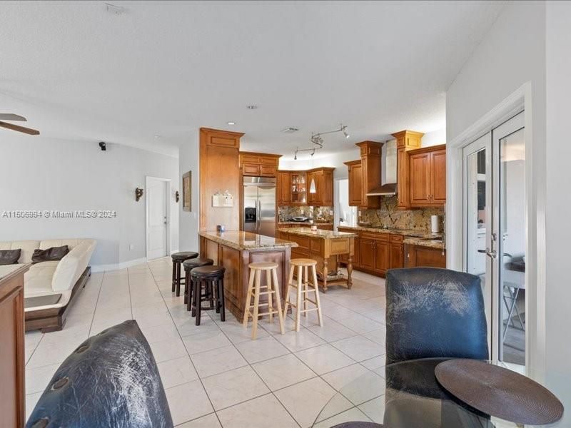 Recently Sold: $1,100,000 (4 beds, 3 baths, 2694 Square Feet)