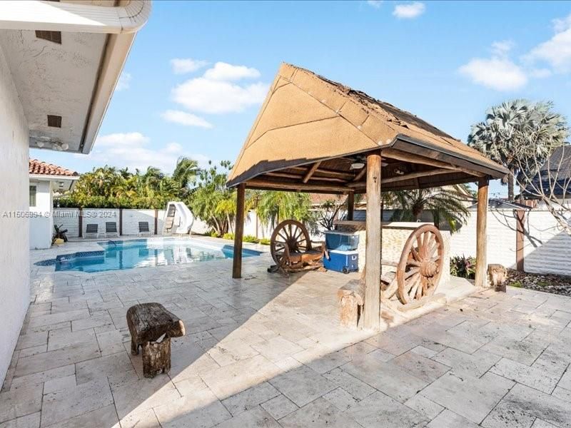 Recently Sold: $1,100,000 (4 beds, 3 baths, 2694 Square Feet)