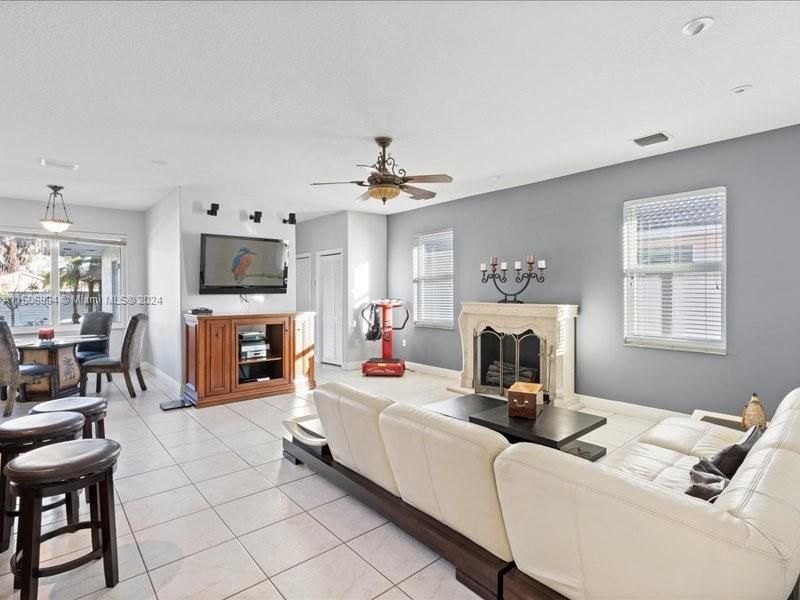 Recently Sold: $1,100,000 (4 beds, 3 baths, 2694 Square Feet)