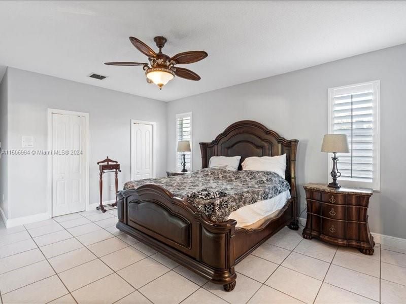 Recently Sold: $1,100,000 (4 beds, 3 baths, 2694 Square Feet)