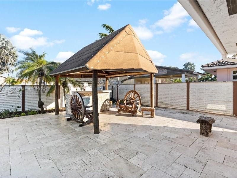 Recently Sold: $1,100,000 (4 beds, 3 baths, 2694 Square Feet)