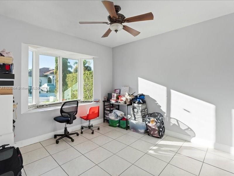 Recently Sold: $1,100,000 (4 beds, 3 baths, 2694 Square Feet)