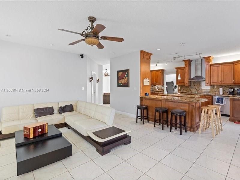 Recently Sold: $1,100,000 (4 beds, 3 baths, 2694 Square Feet)