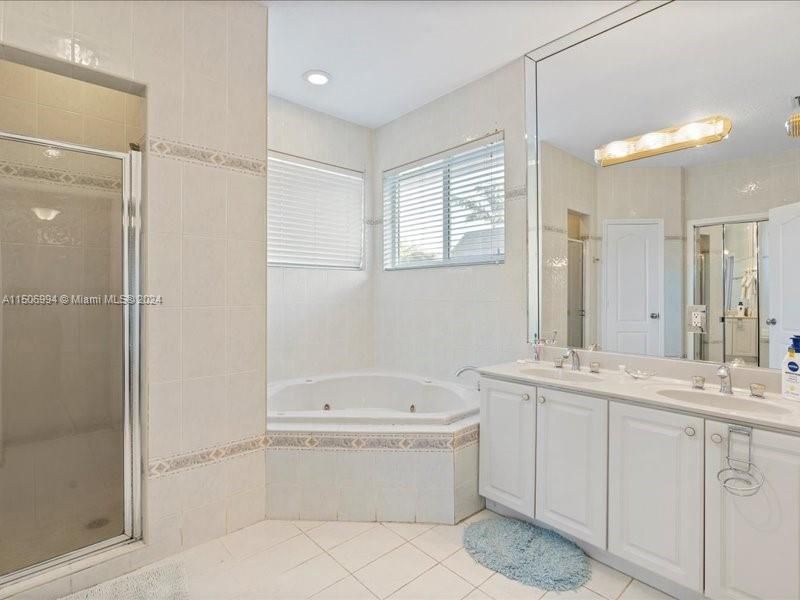 Recently Sold: $1,100,000 (4 beds, 3 baths, 2694 Square Feet)