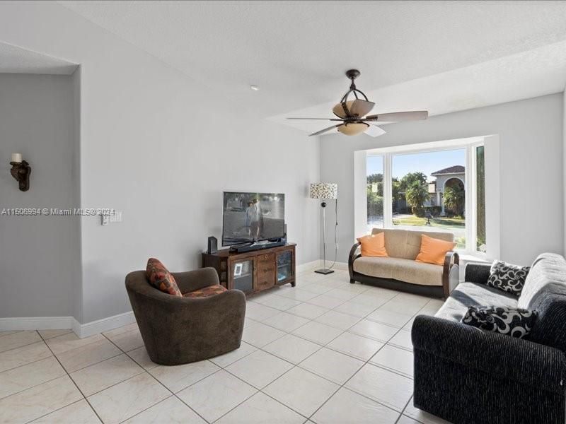 Recently Sold: $1,100,000 (4 beds, 3 baths, 2694 Square Feet)