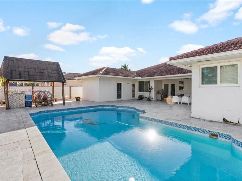 Recently Sold: $1,100,000 (4 beds, 3 baths, 2694 Square Feet)