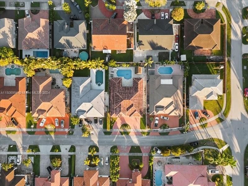 Recently Sold: $1,100,000 (4 beds, 3 baths, 2694 Square Feet)