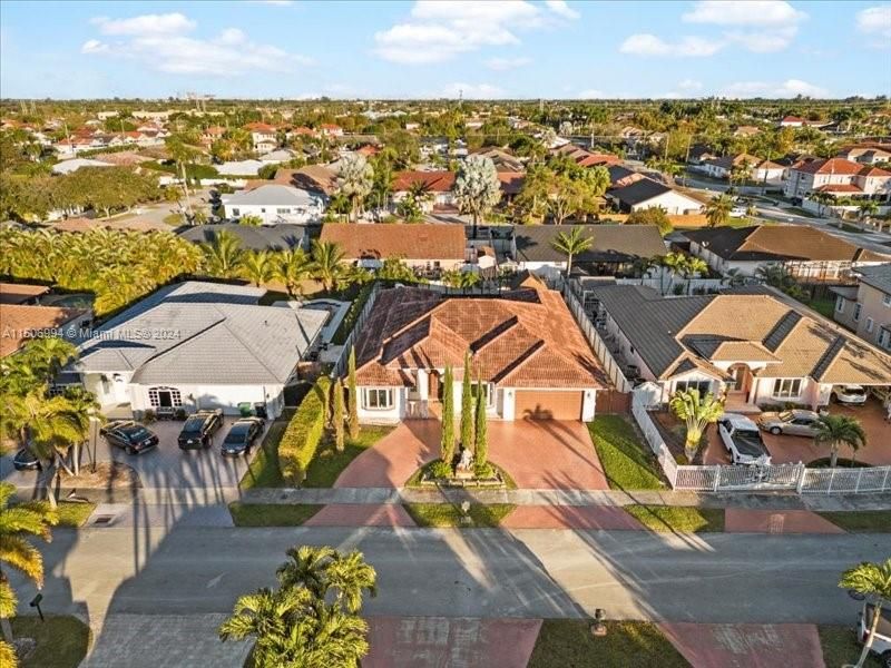 Recently Sold: $1,100,000 (4 beds, 3 baths, 2694 Square Feet)