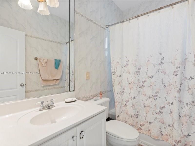 Recently Sold: $1,100,000 (4 beds, 3 baths, 2694 Square Feet)