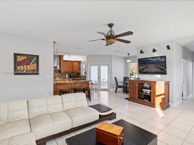 Recently Sold: $1,100,000 (4 beds, 3 baths, 2694 Square Feet)