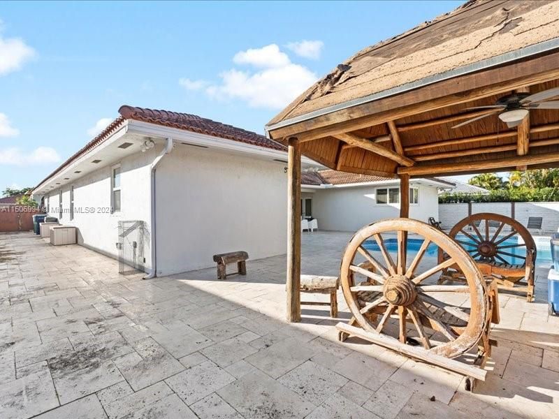 Recently Sold: $1,100,000 (4 beds, 3 baths, 2694 Square Feet)