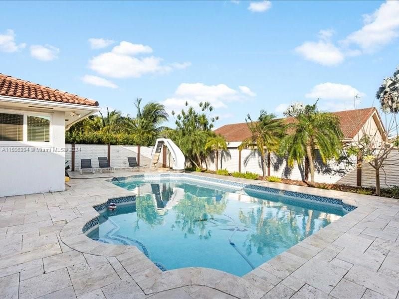 Recently Sold: $1,100,000 (4 beds, 3 baths, 2694 Square Feet)